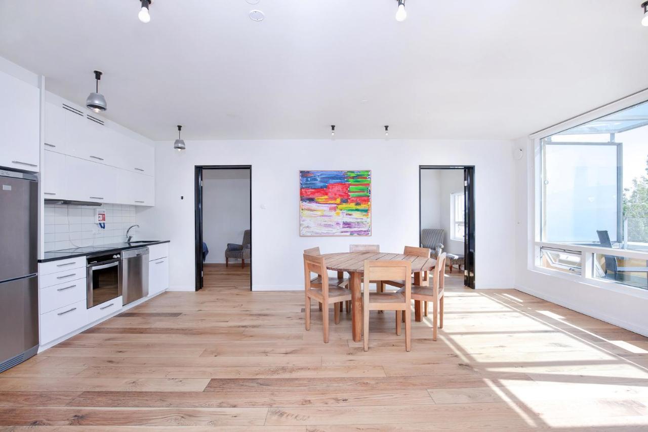 Penthouse Apartment On The Main Shopping Street 레이캬비크 외부 사진