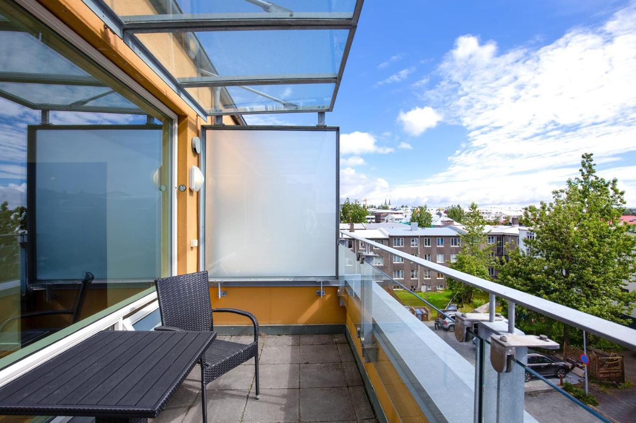 Penthouse Apartment On The Main Shopping Street 레이캬비크 외부 사진