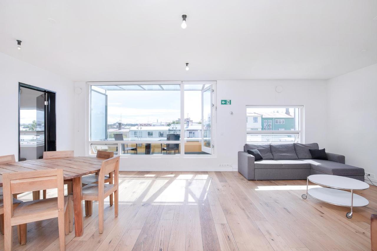 Penthouse Apartment On The Main Shopping Street 레이캬비크 외부 사진