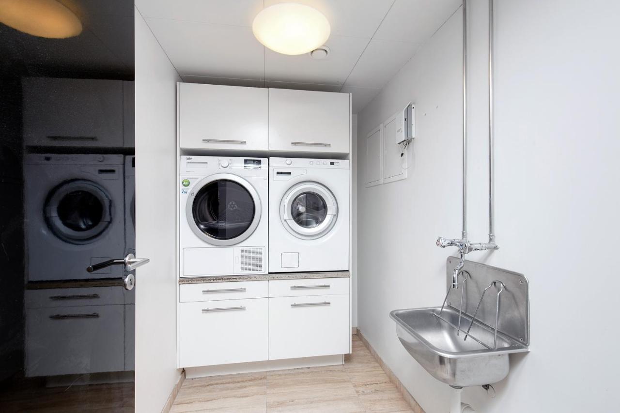 Penthouse Apartment On The Main Shopping Street 레이캬비크 외부 사진